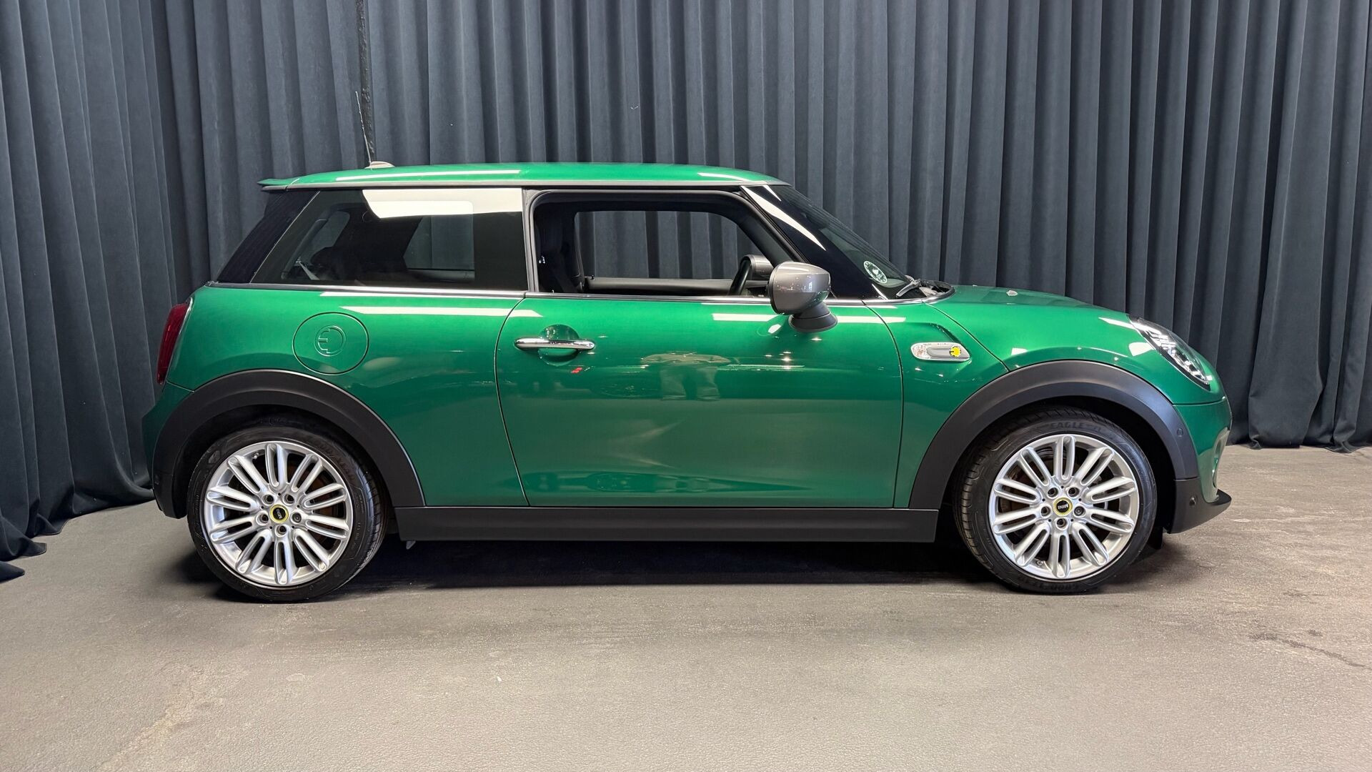 Grøn Mini Cooper fra 2020
