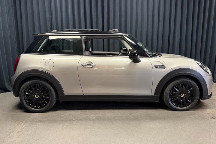 Sølv Mini Cooper fra 2023