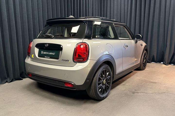 Sølv Mini Cooper fra 2023