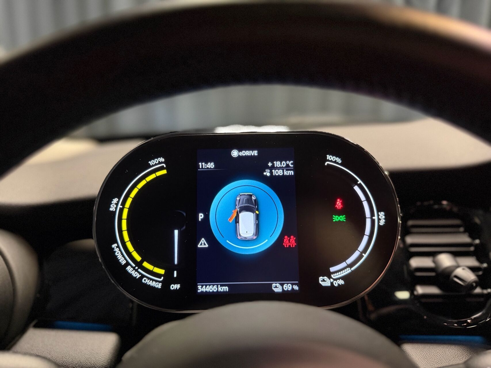 Sølv Mini Cooper fra 2023