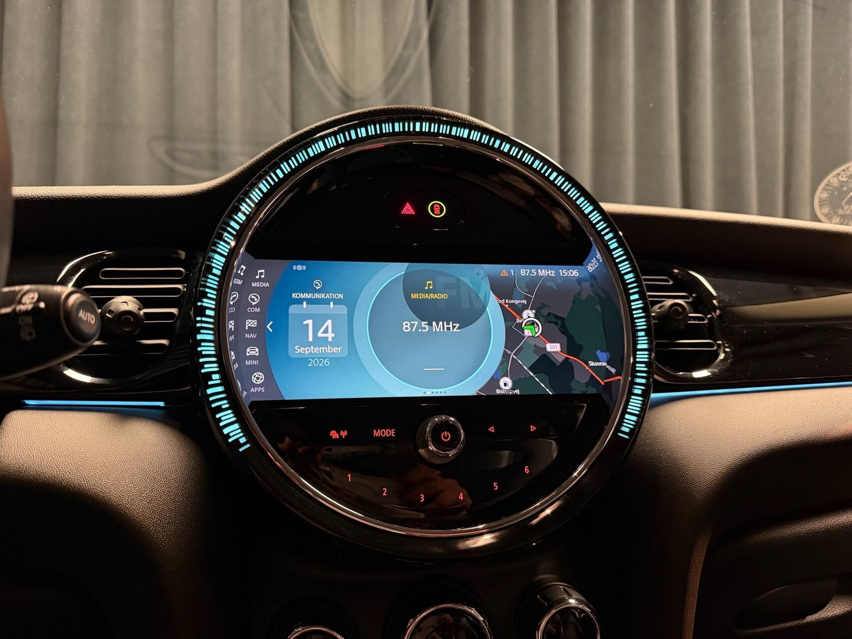 Blå Mini Cooper fra 2023