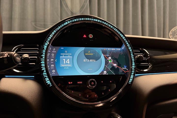 Blå Mini Cooper fra 2023