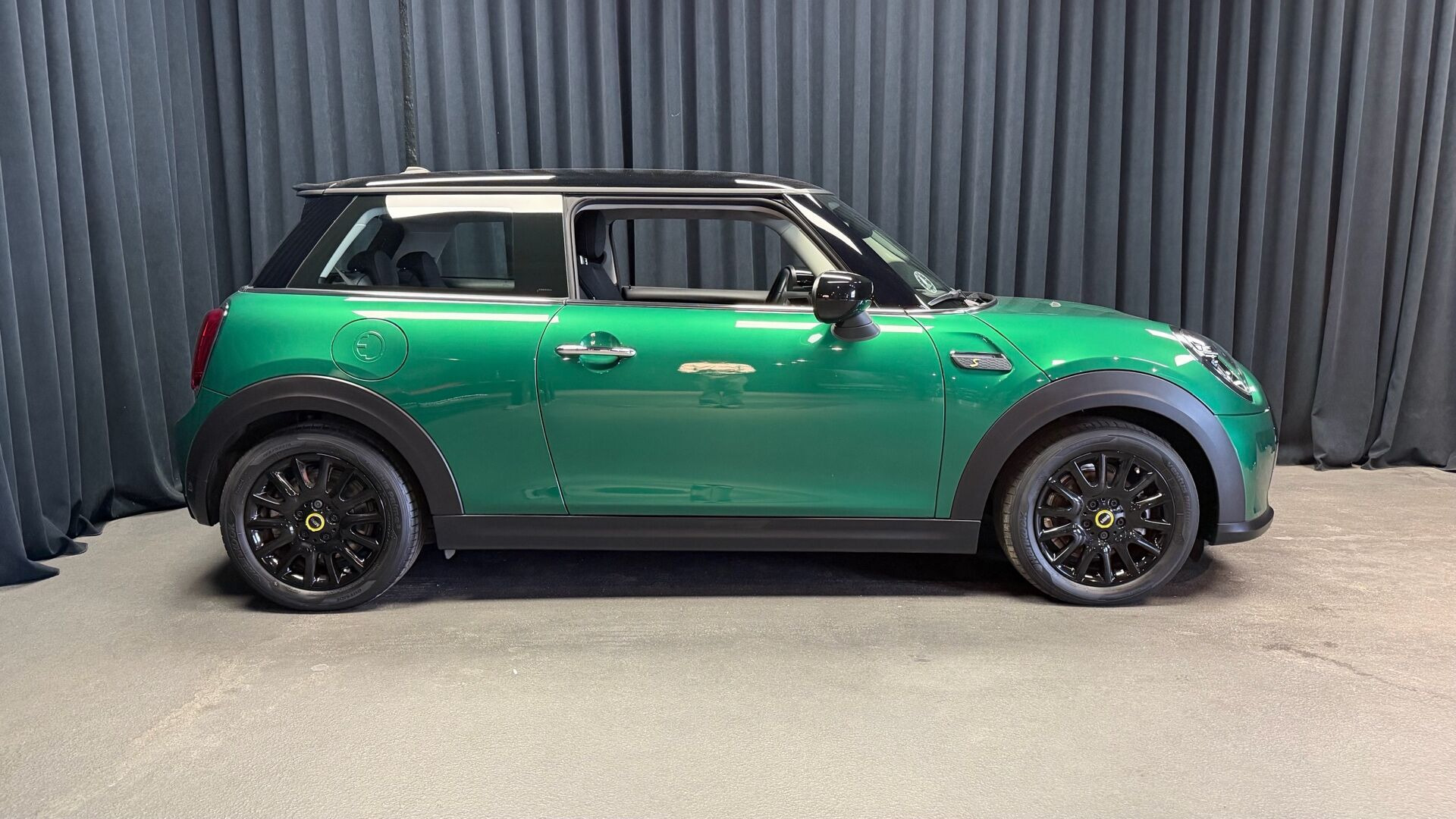 Grøn Mini Cooper fra 2023