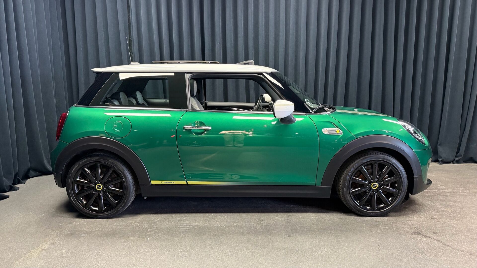 Grøn Mini Cooper fra 2020