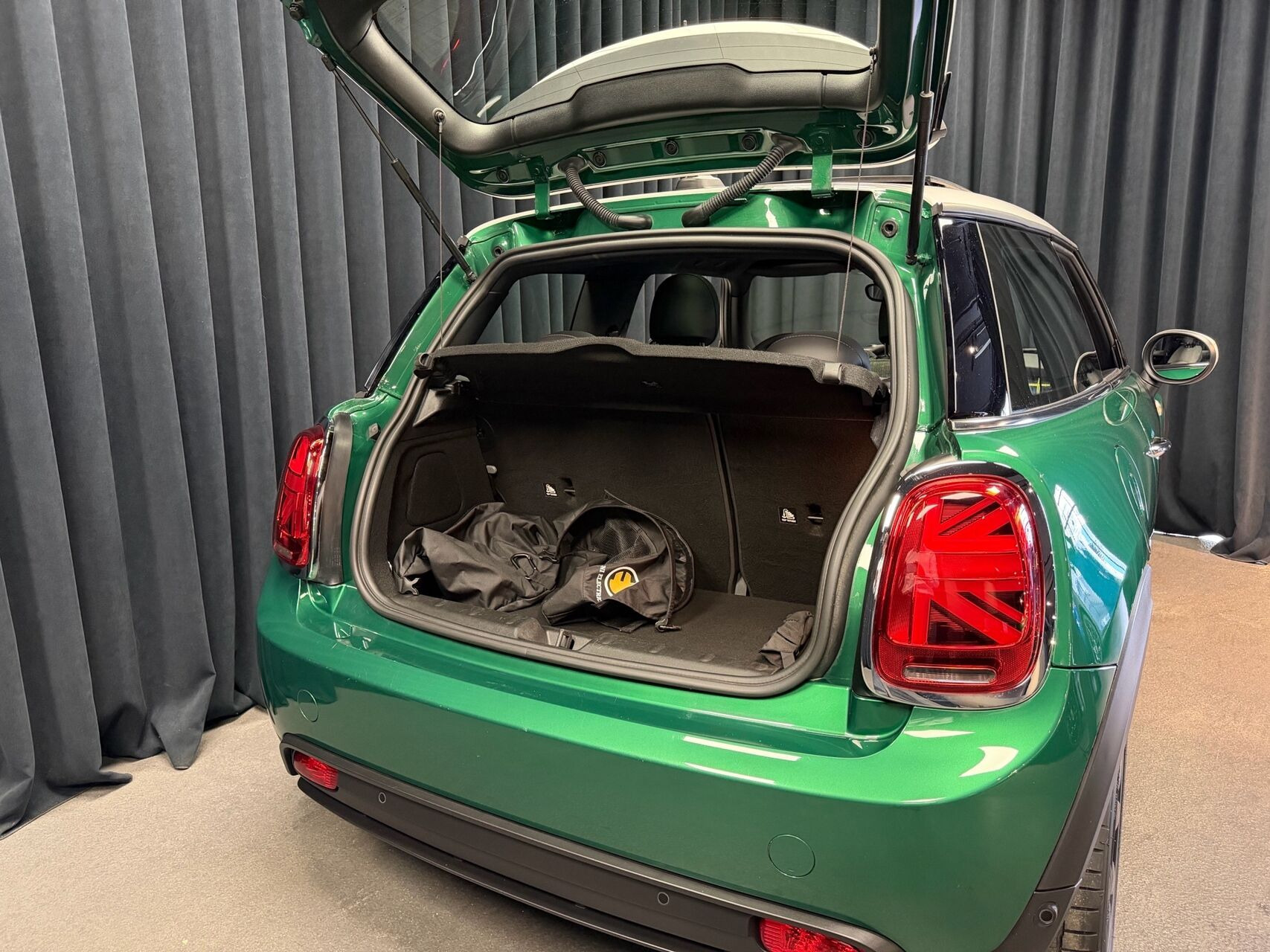Grøn Mini Cooper fra 2020