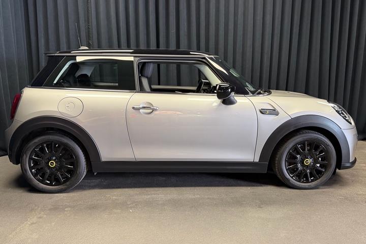 Sølv Mini Cooper fra 2023