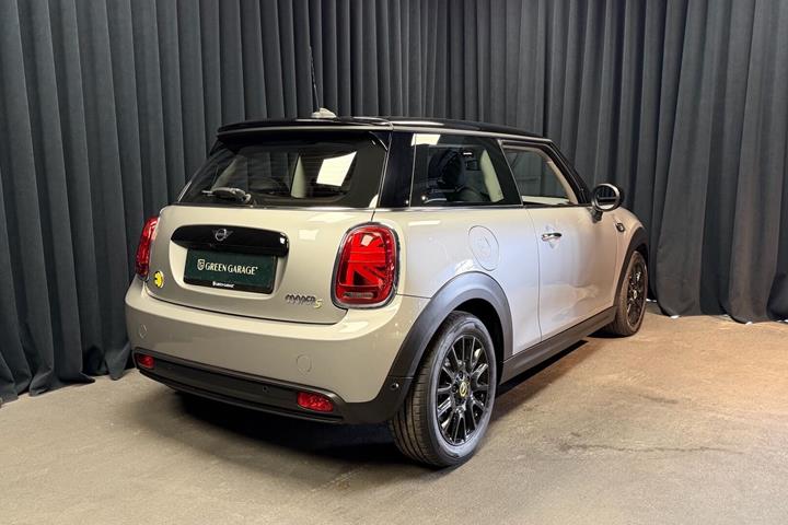 Sølv Mini Cooper fra 2023