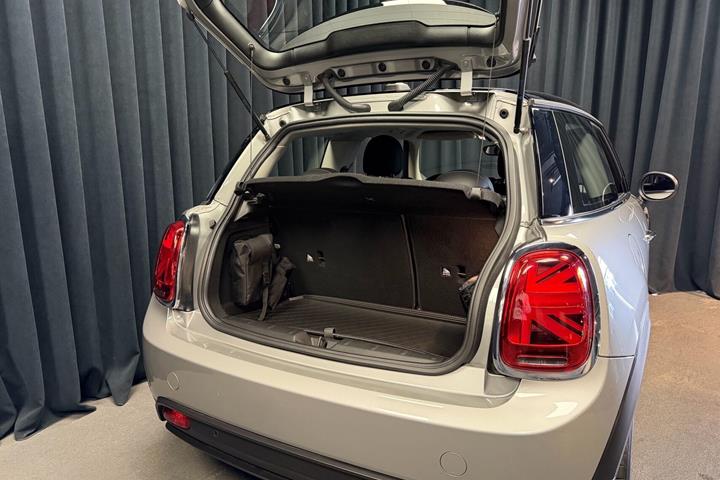 Sølv Mini Cooper fra 2023