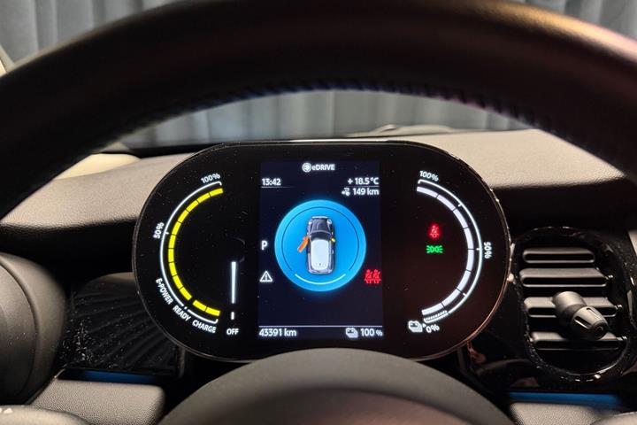 Sølv Mini Cooper fra 2023