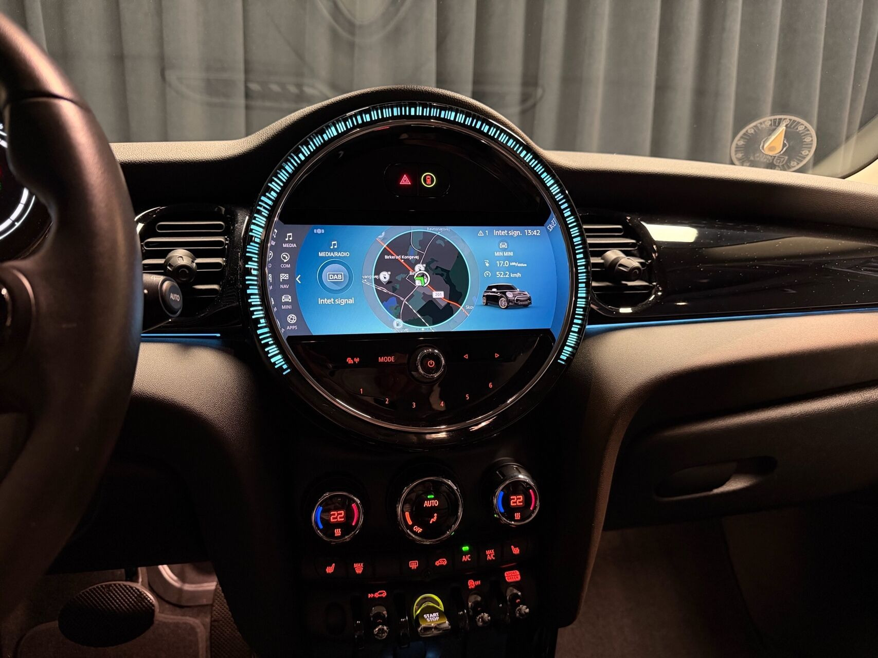 Sølv Mini Cooper fra 2023