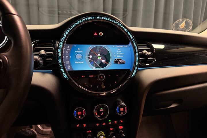 Sølv Mini Cooper fra 2023