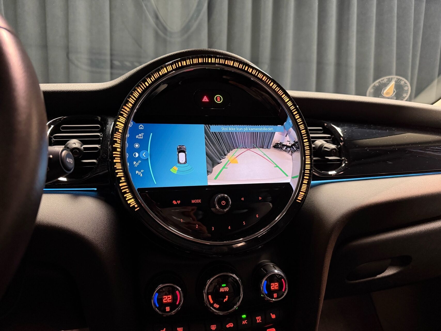 Sølv Mini Cooper fra 2023
