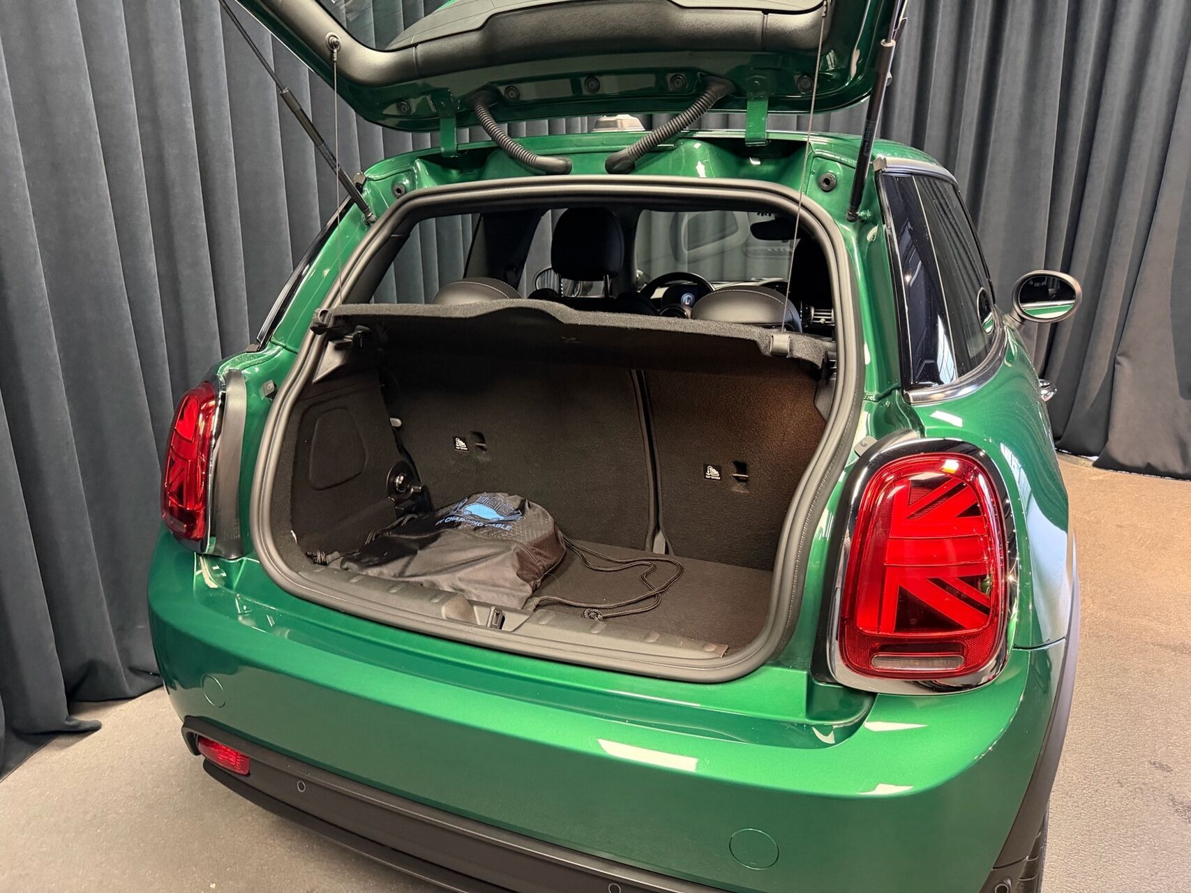 Grøn Mini Cooper fra 2020