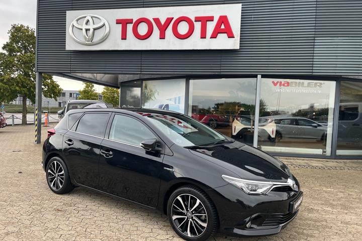 Sort Toyota Auris fra 2017 set udefra