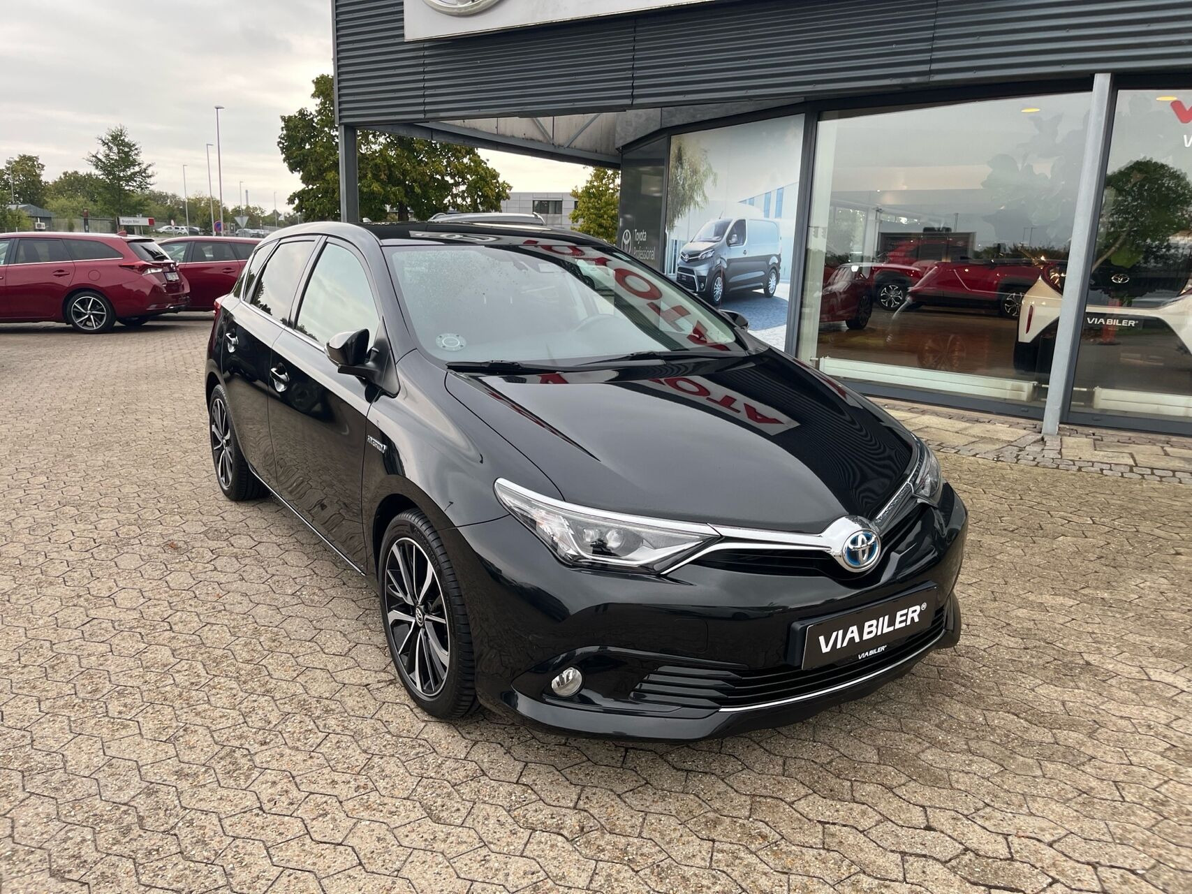 Sort Toyota Auris fra 2017