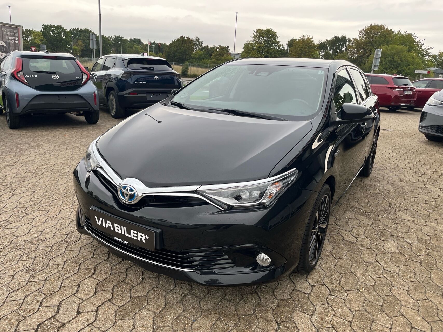 Sort Toyota Auris fra 2017