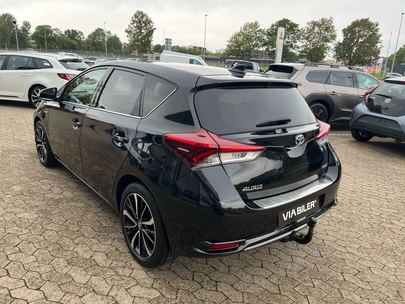 Sort Toyota Auris fra 2017