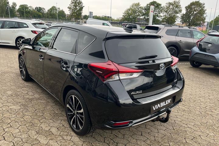 Sort Toyota Auris fra 2017
