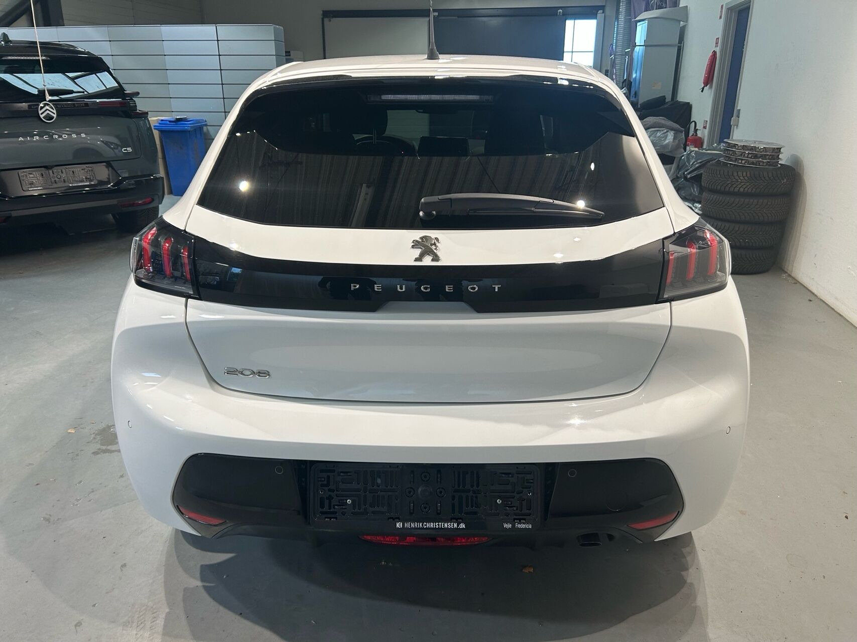 Hvid Peugeot 208 fra 2023