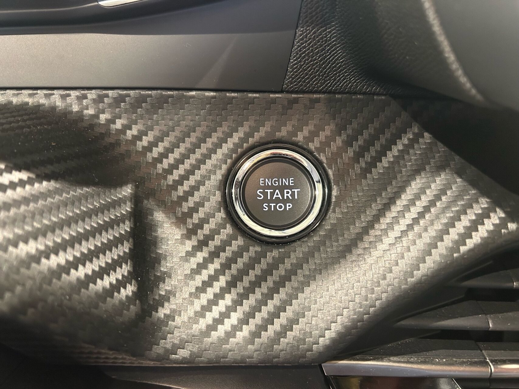 Hvid Peugeot 208 fra 2023