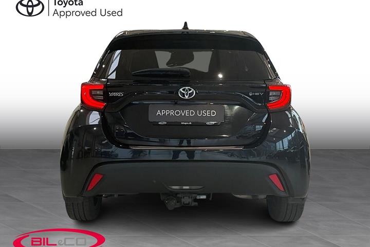Sort Toyota Yaris fra 2024