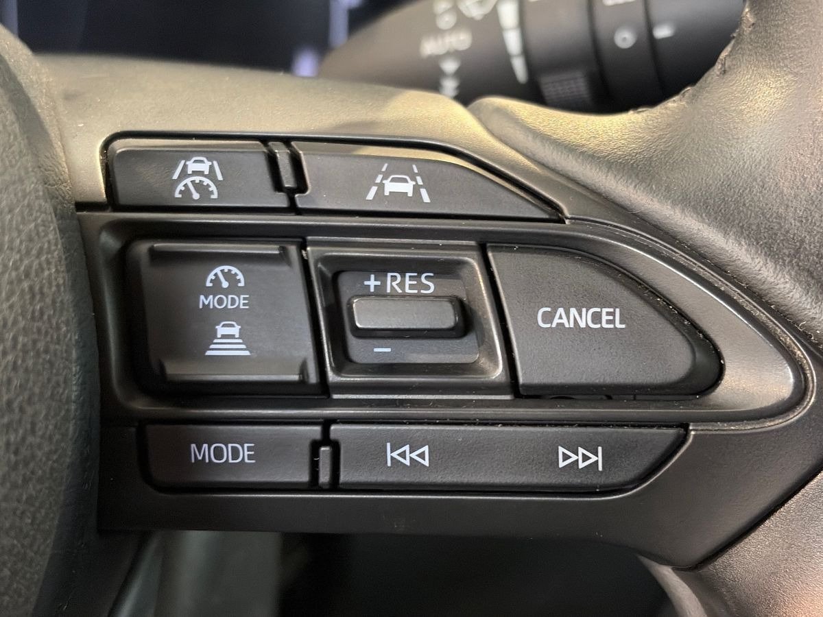 Sort Toyota Yaris fra 2024