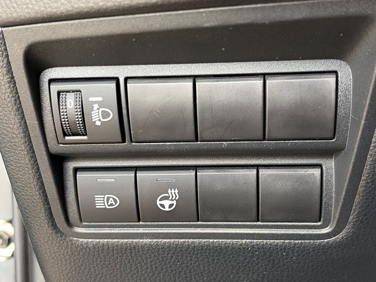 Sort Toyota Yaris fra 2024