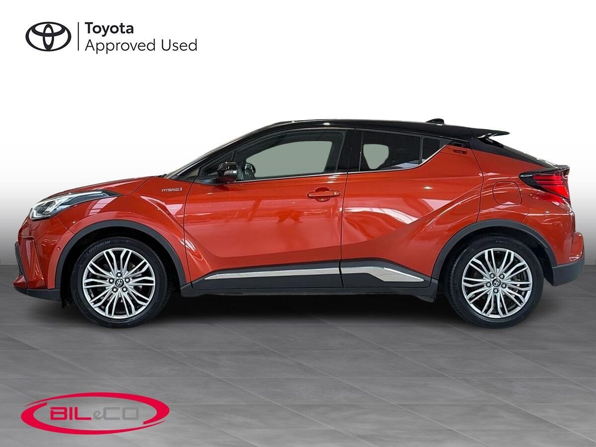 Orange Toyota C-HR fra 2021