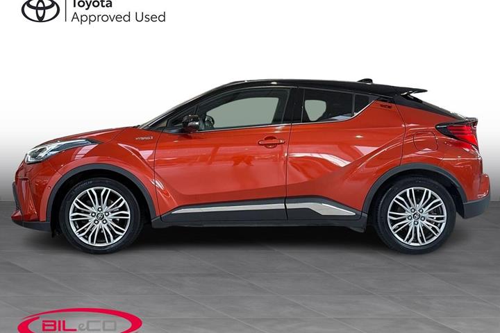Orange Toyota C-HR fra 2021