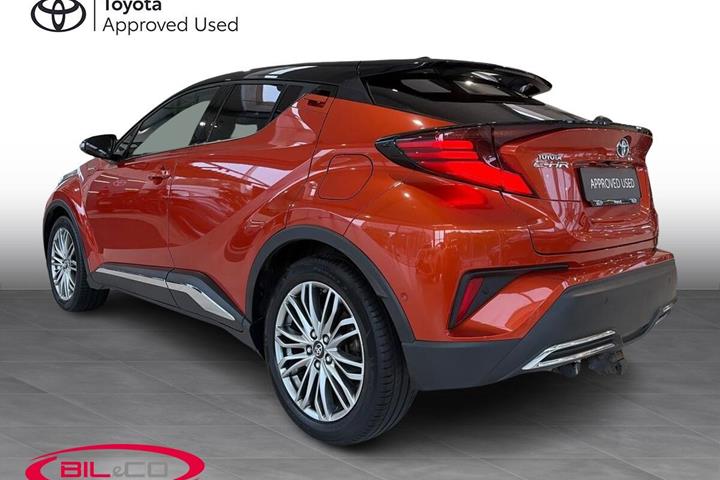 Orange Toyota C-HR fra 2021