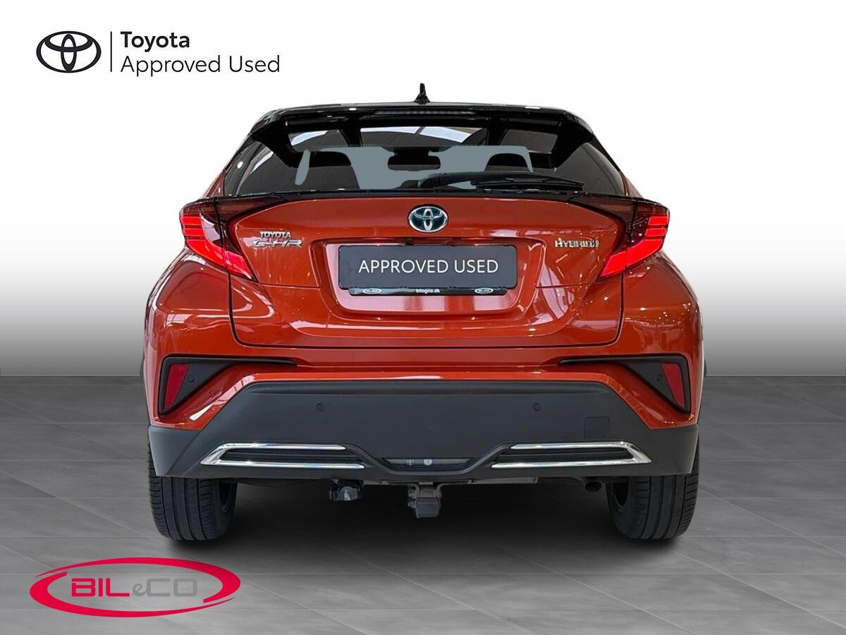 Orange Toyota C-HR fra 2021