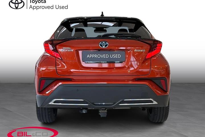 Orange Toyota C-HR fra 2021