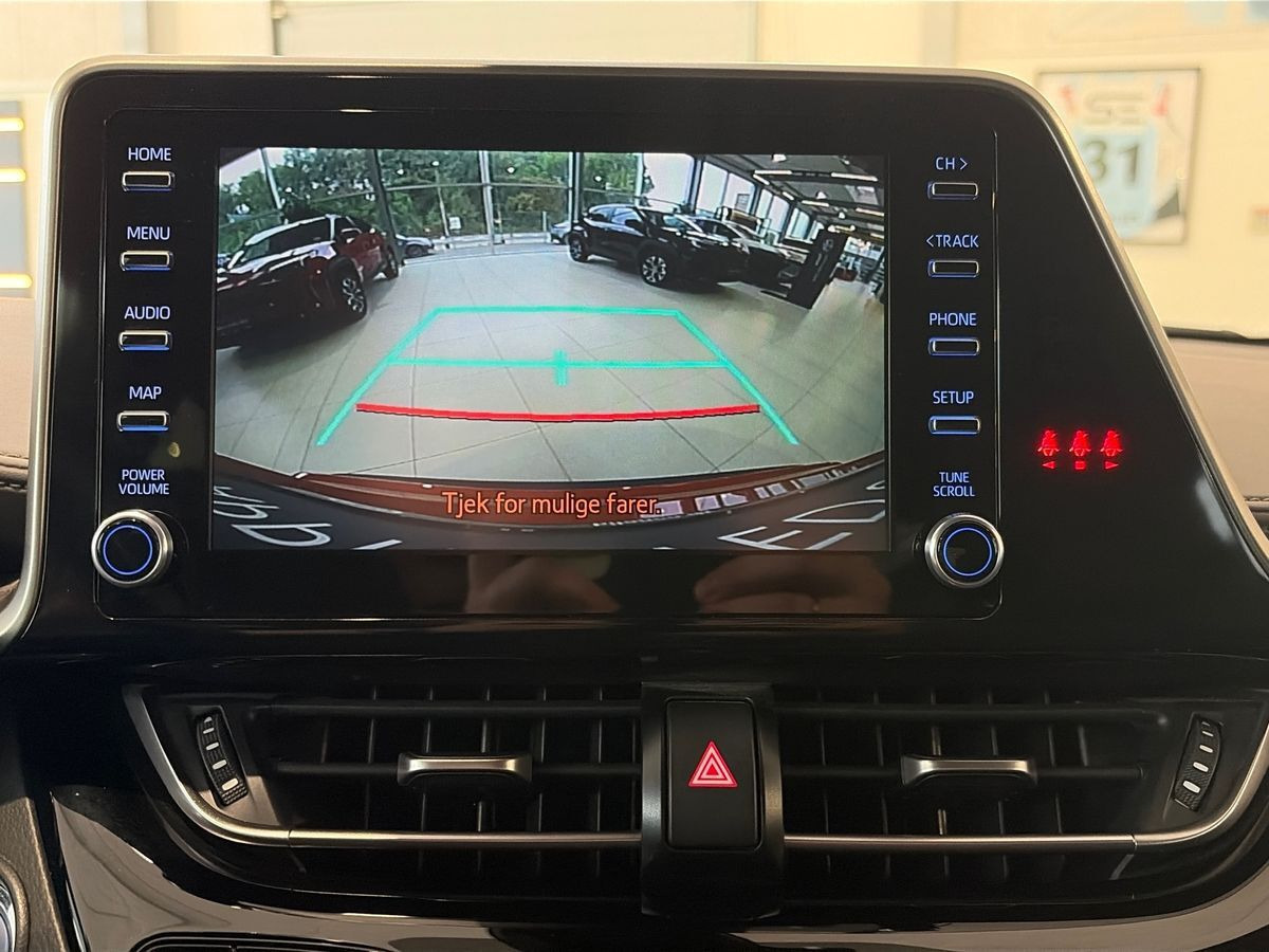 Orange Toyota C-HR fra 2021