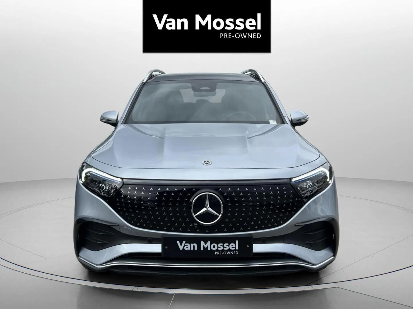 Sølv Mercedes EQB250+ fra 2025