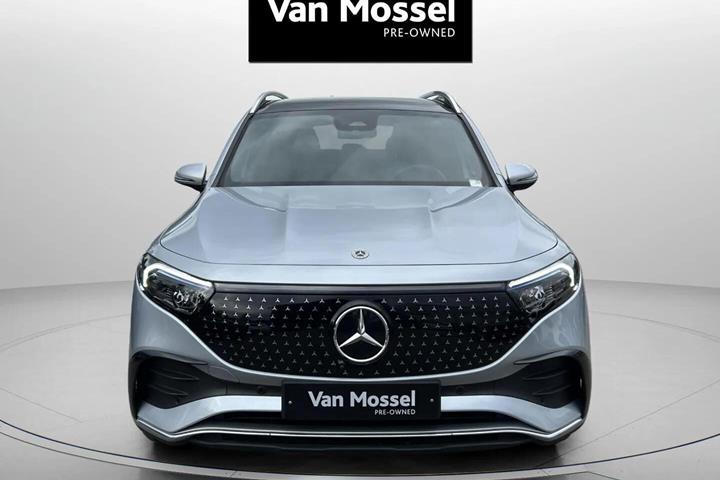 Sølv Mercedes EQB250+ fra 2025