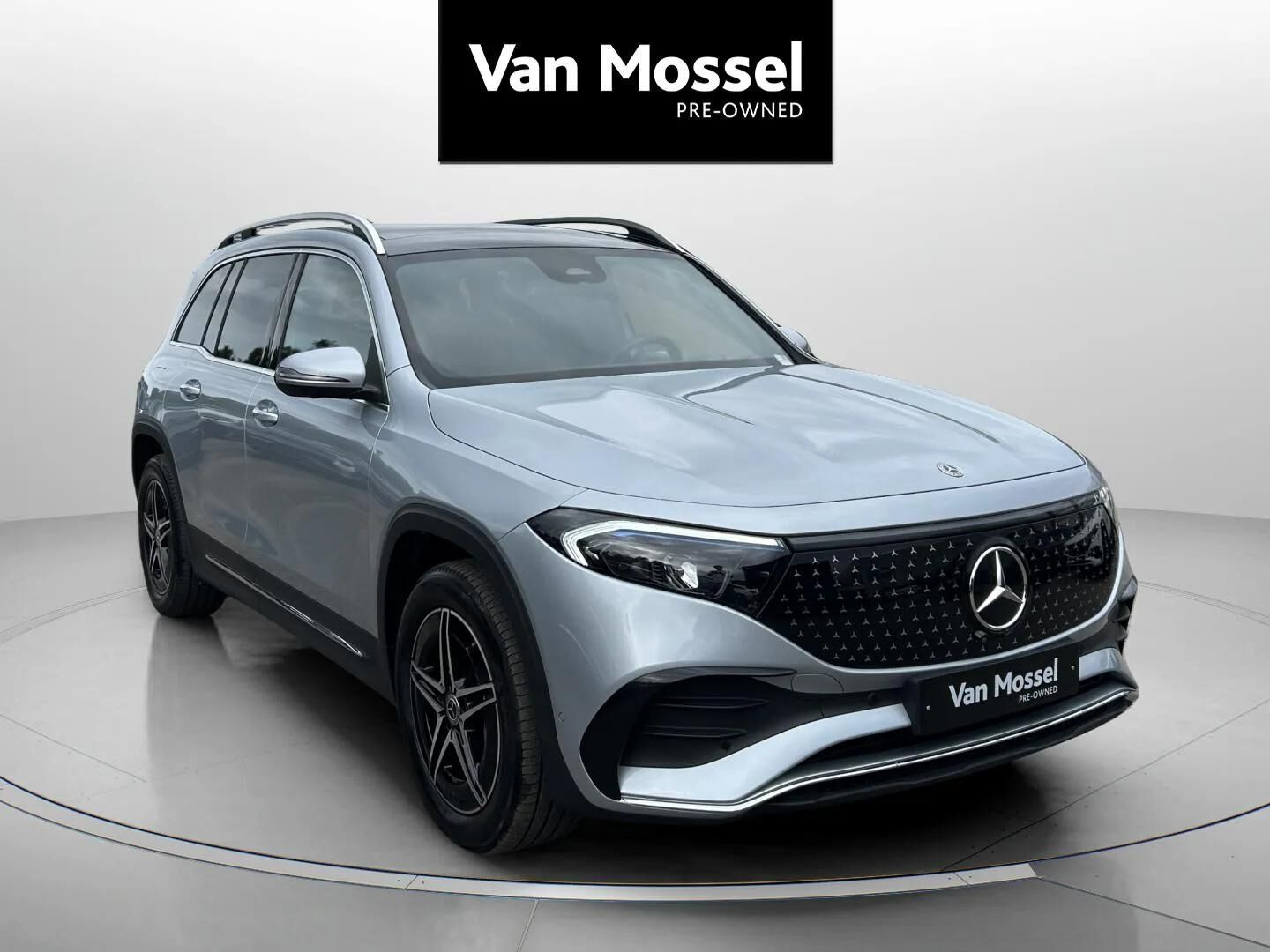 Sølv Mercedes EQB250+ fra 2025