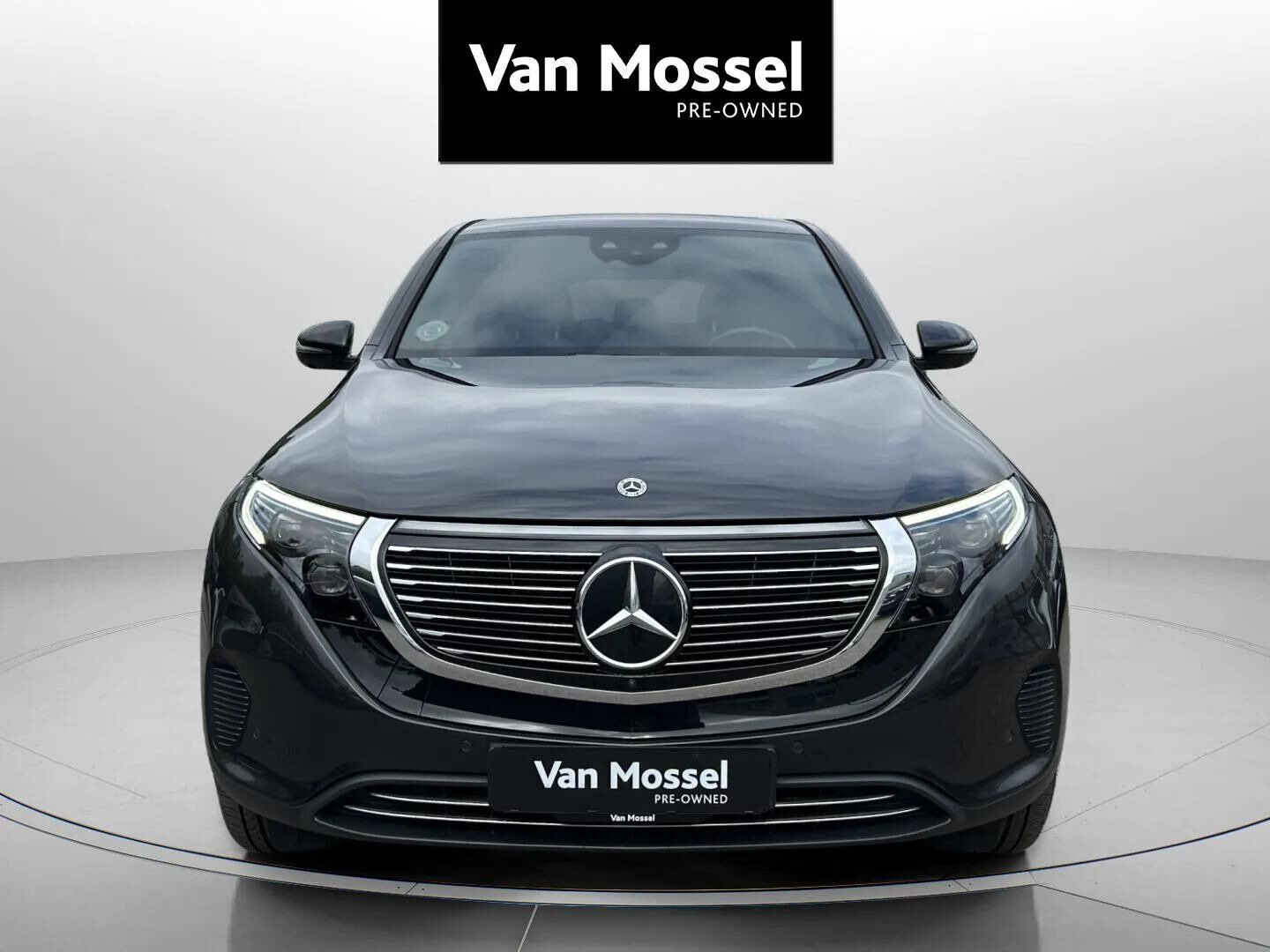 Grå Mercedes EQC400 fra 2021