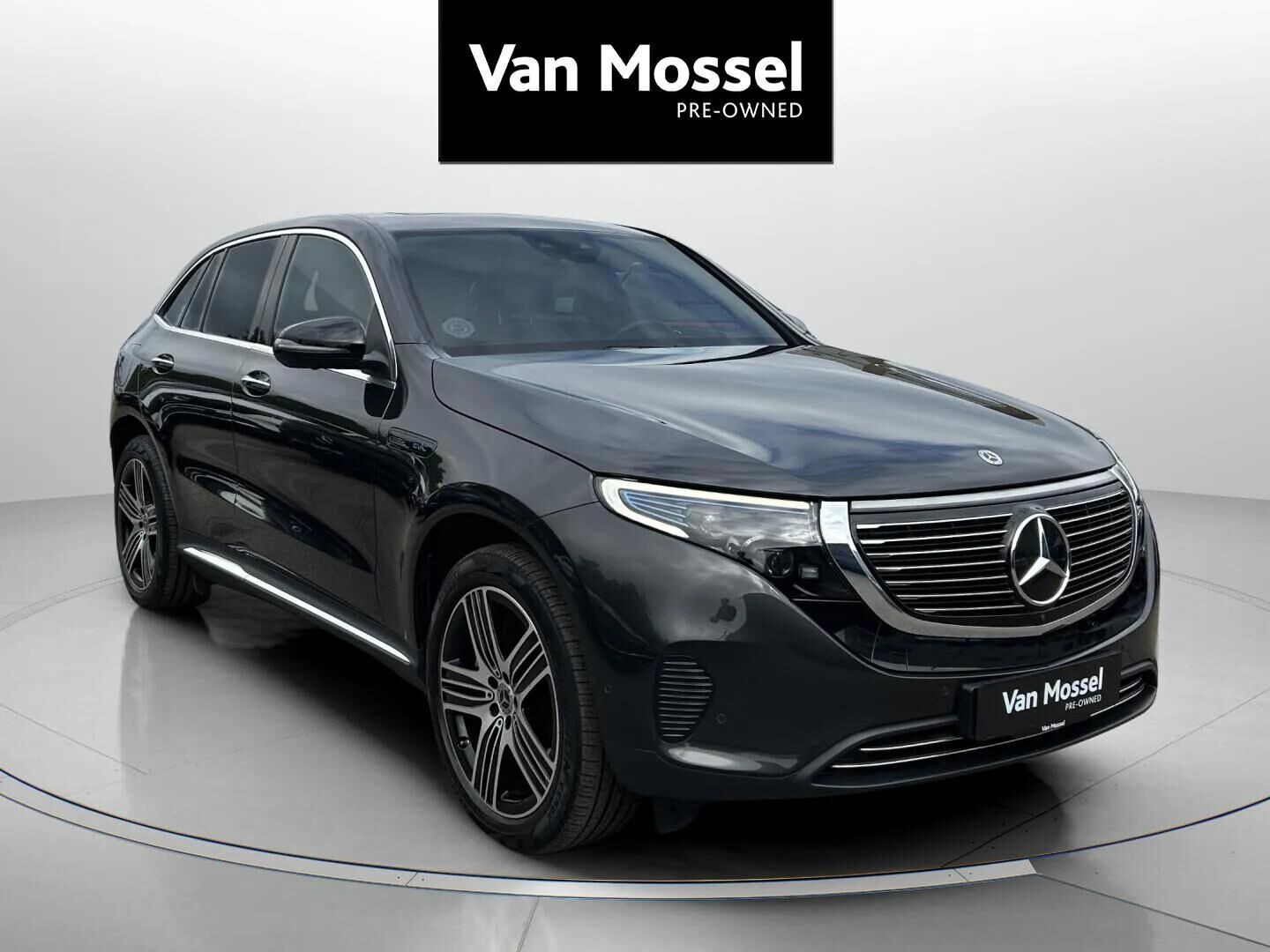 Grå Mercedes EQC400 fra 2021