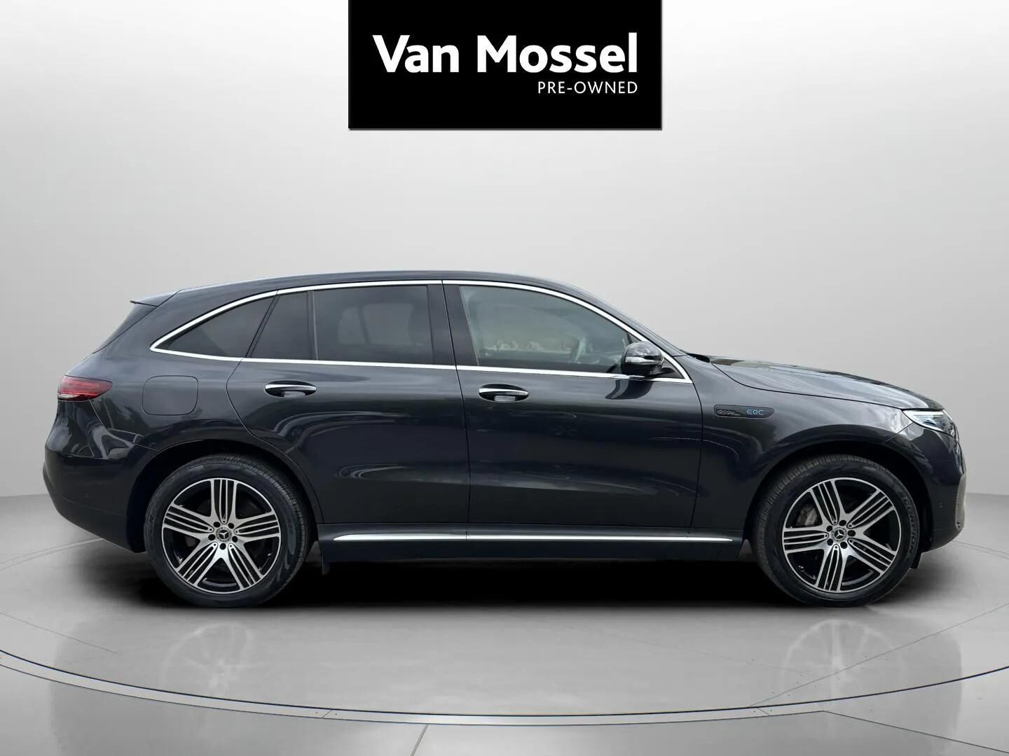 Grå Mercedes EQC400 fra 2021