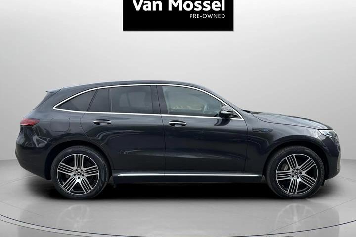 Grå Mercedes EQC400 fra 2021