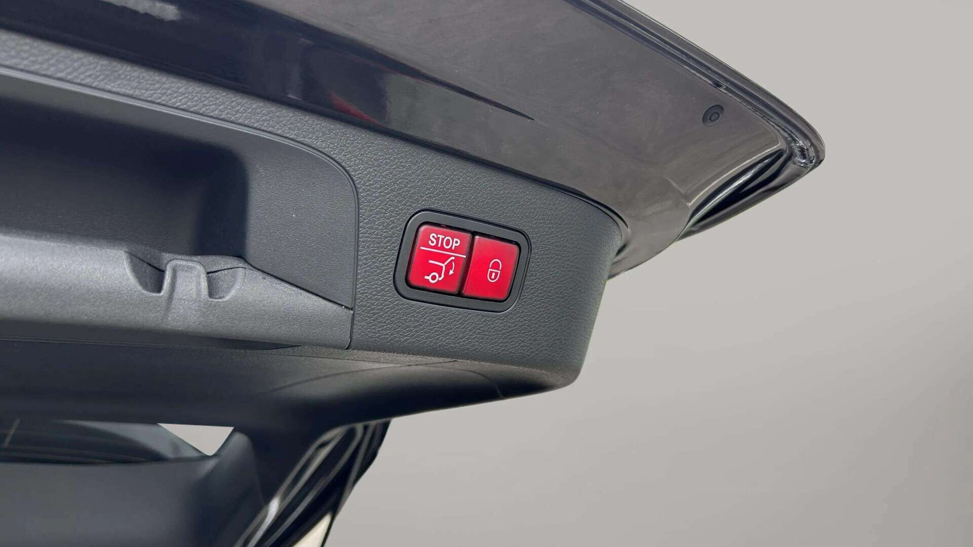 Grå Mercedes EQC400 fra 2021