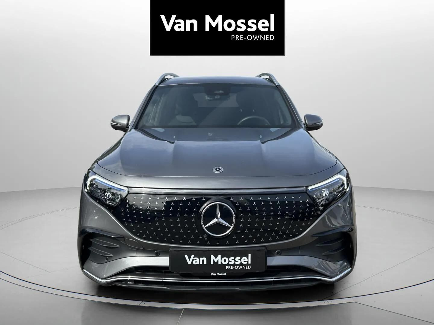 Grå Mercedes EQB250+ fra 2025