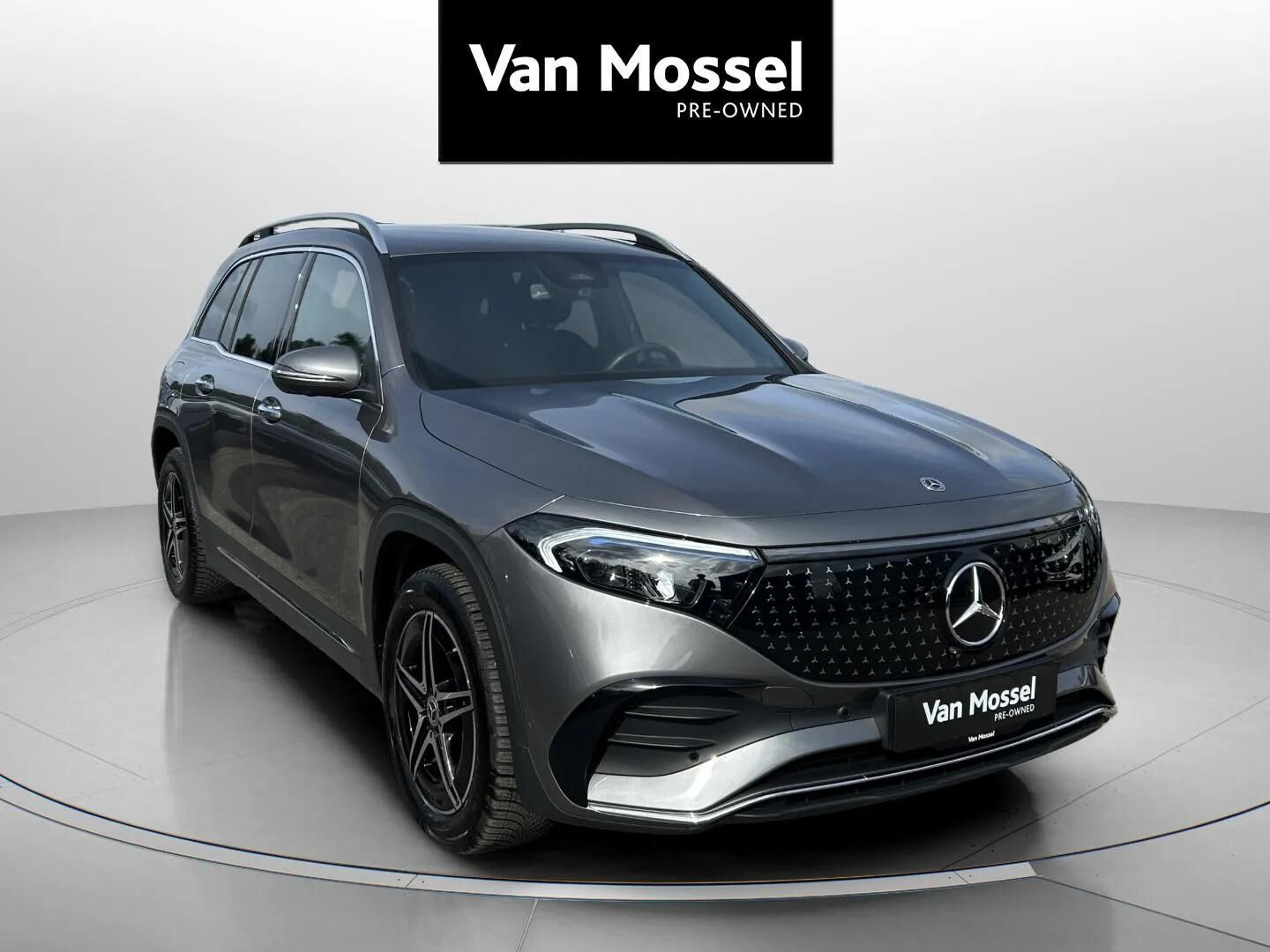 Grå Mercedes EQB250+ fra 2025