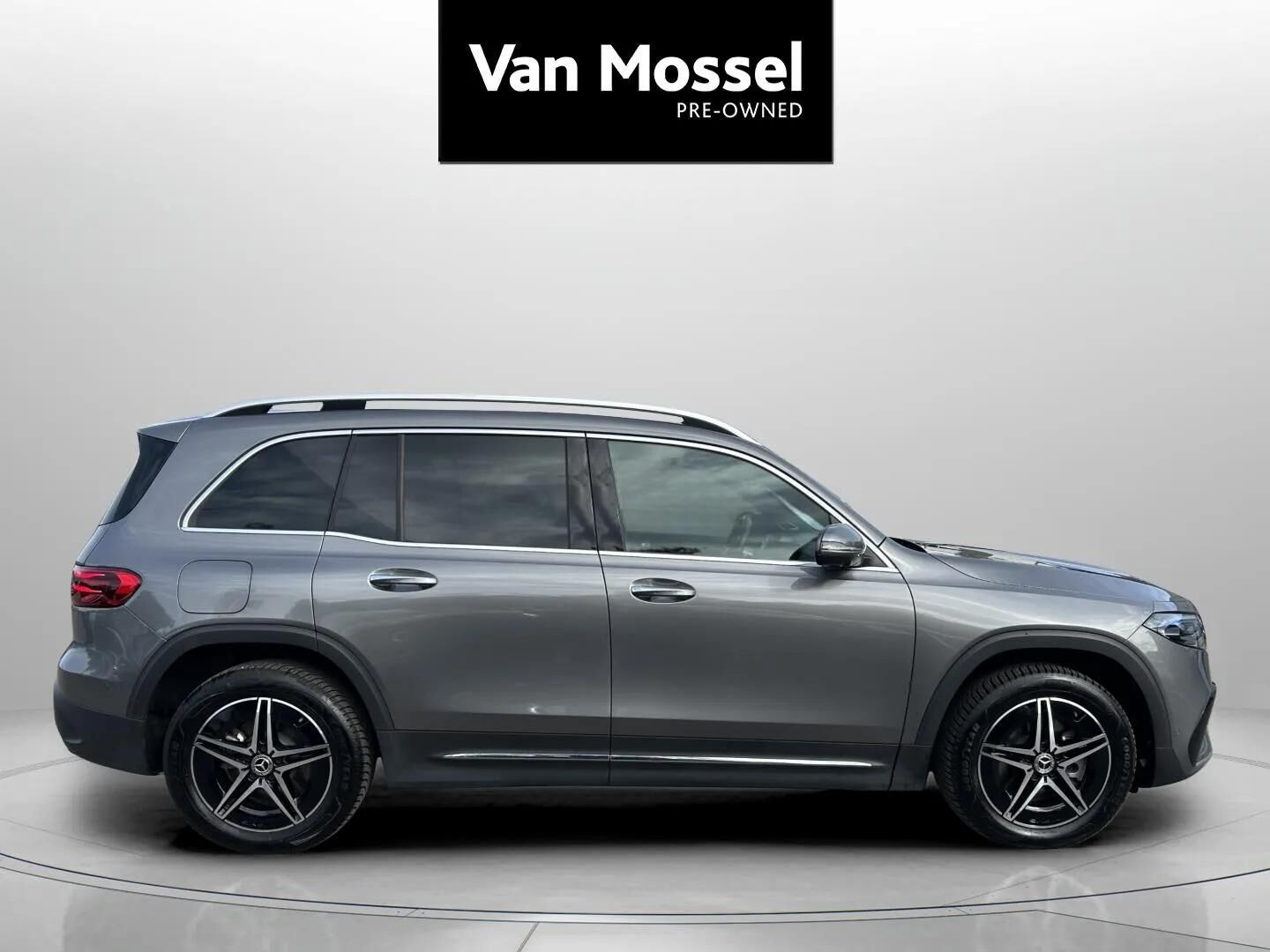 Grå Mercedes EQB250+ fra 2025