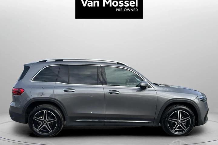 Grå Mercedes EQB250+ fra 2025