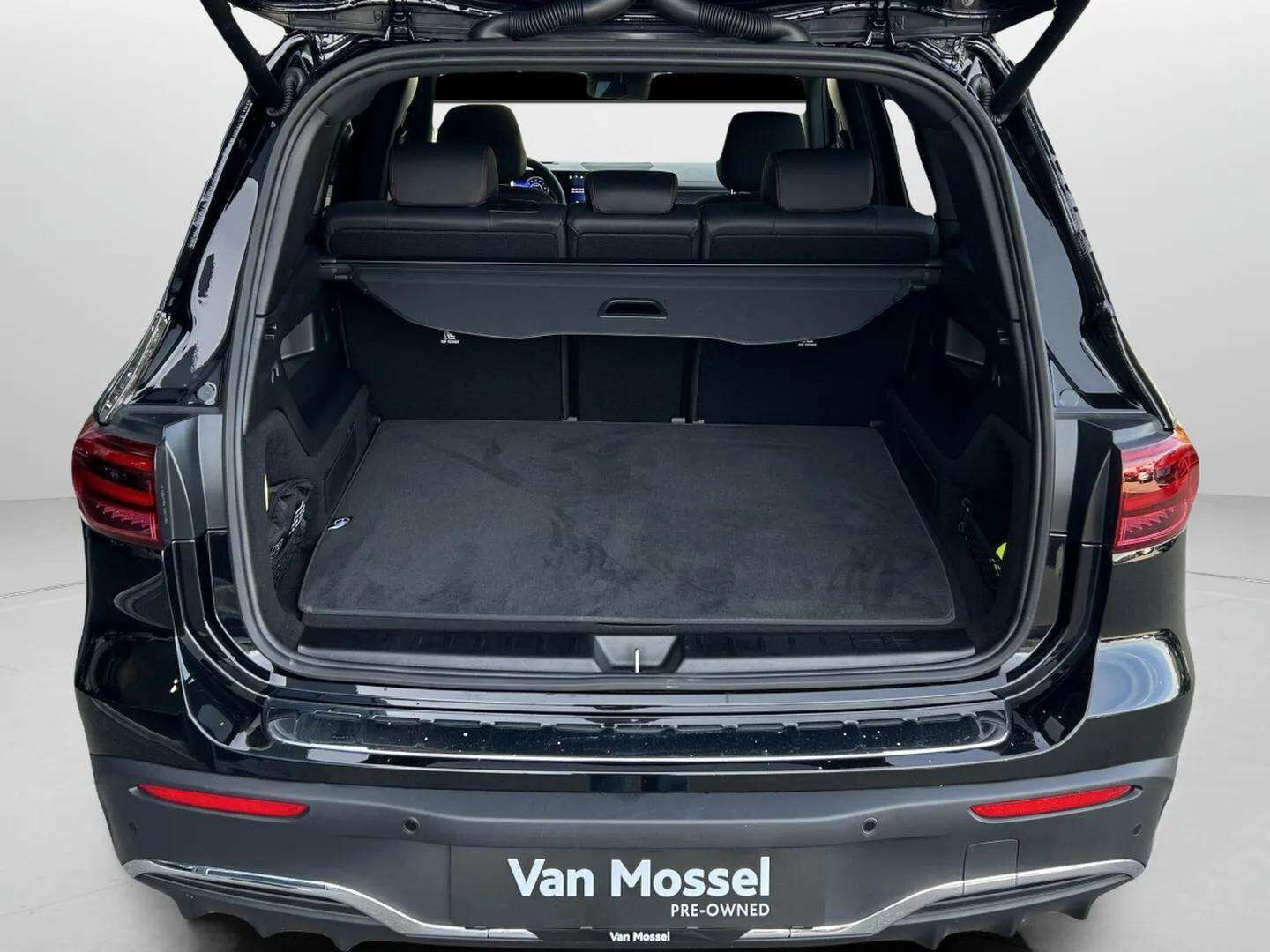 Sort Mercedes EQB250+ fra 2025