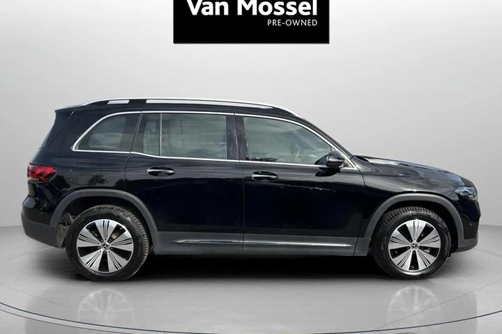 Sort Mercedes EQB250+ fra 2023