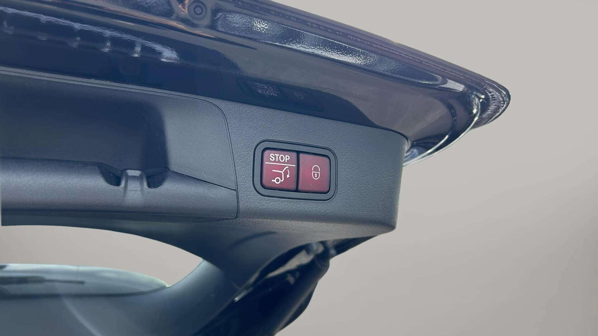 Sort Mercedes EQB250+ fra 2023