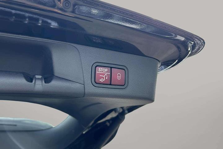Sort Mercedes EQB250+ fra 2023