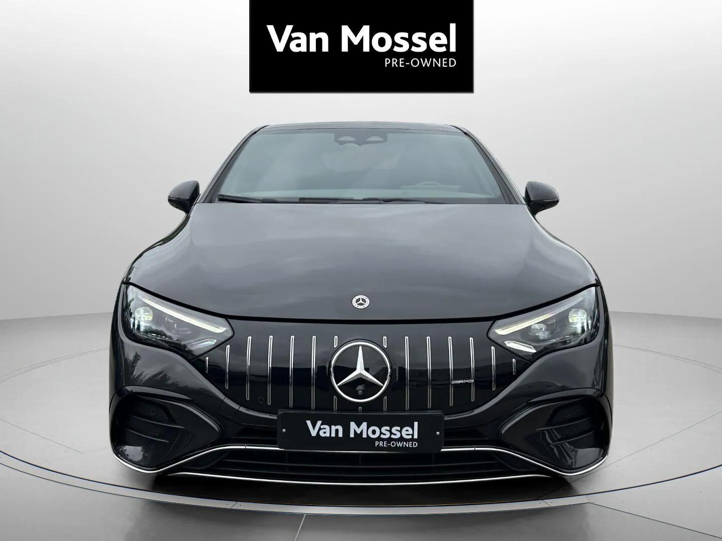 Grå Mercedes EQE 43 AMG fra 2023